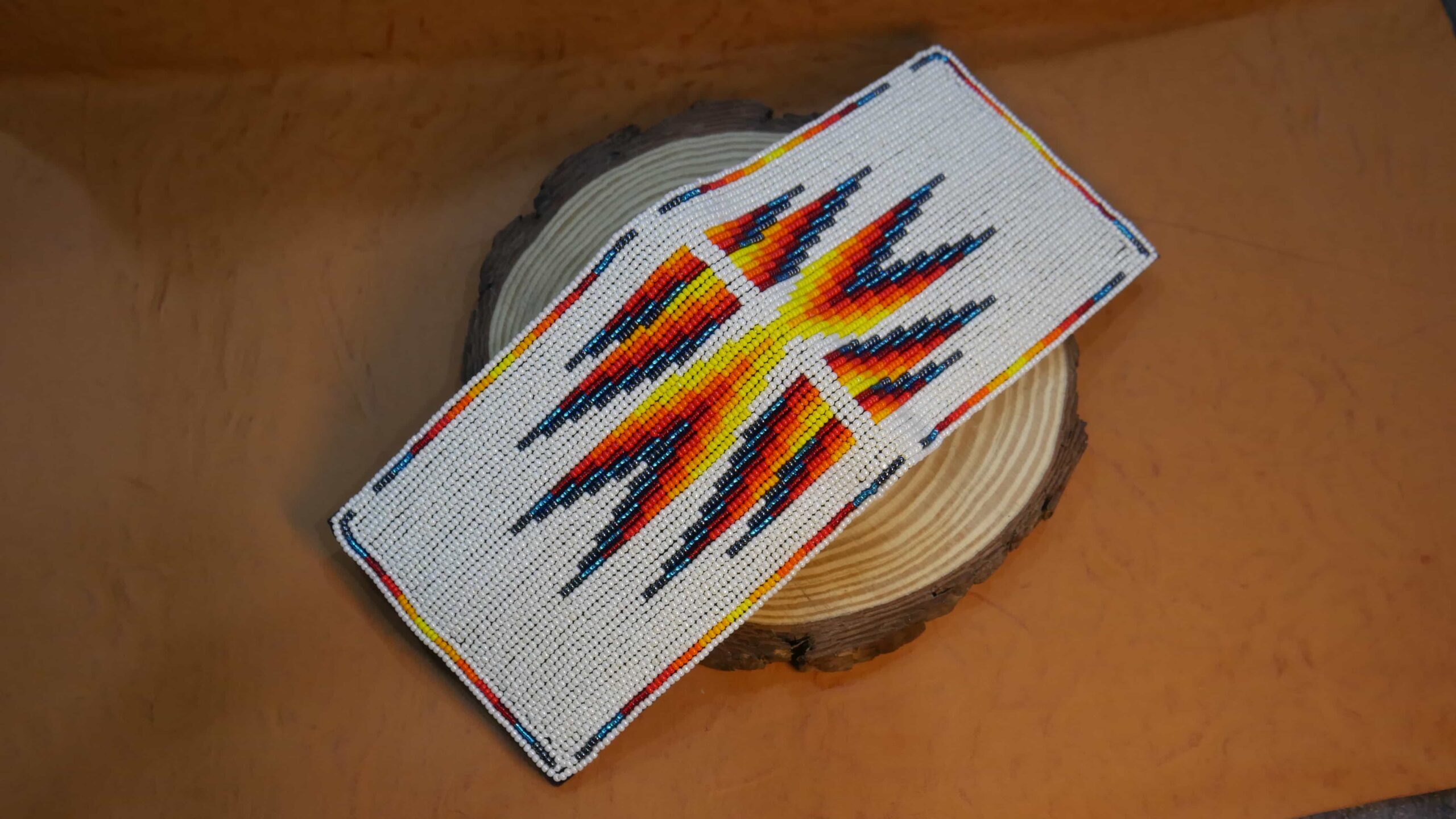 Handmade Native American Seed beads Beaded Genuine Leather Wallet (Cream )