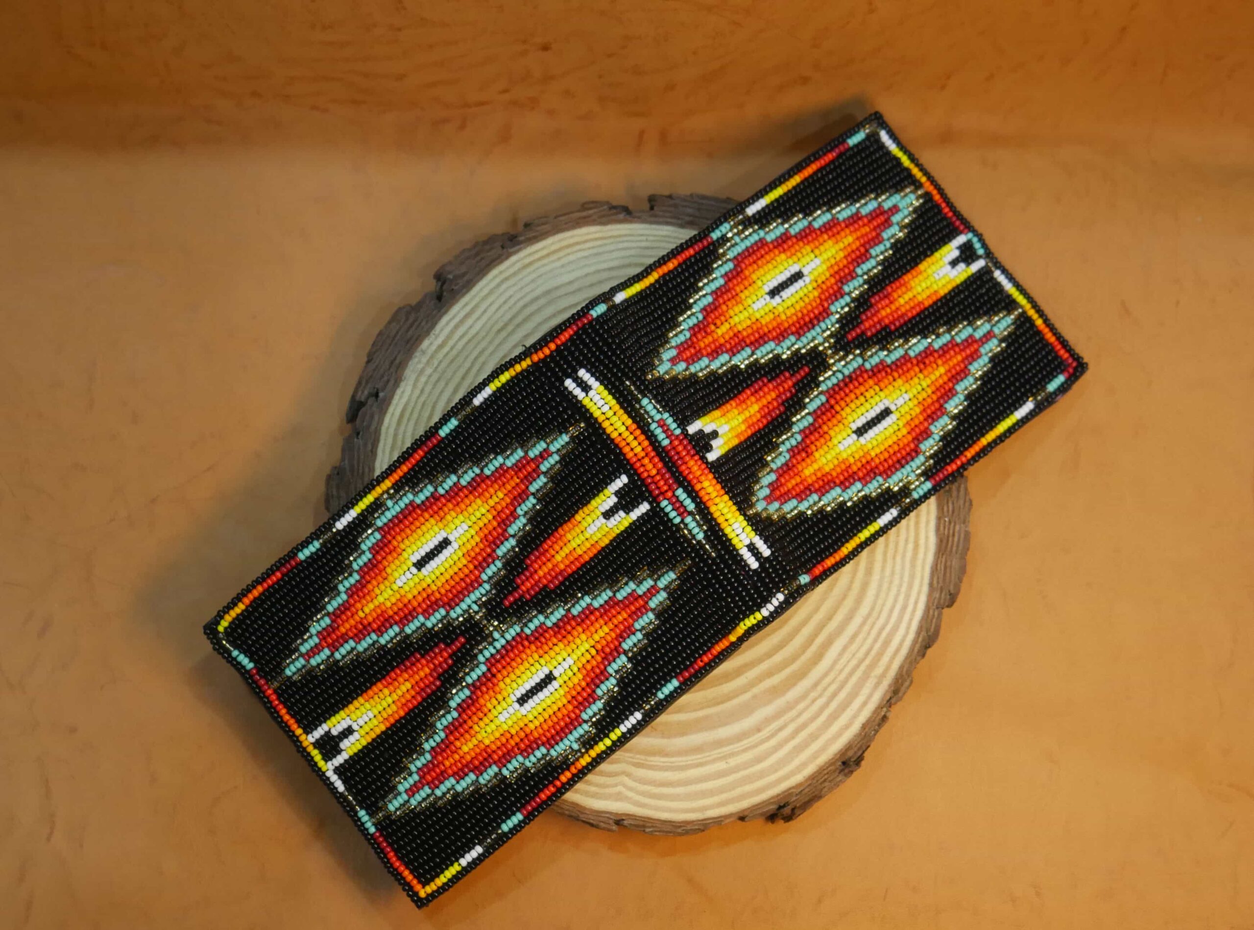 Handmade Native American Seed beads Beaded Genuine Leather Wallet (Black  )