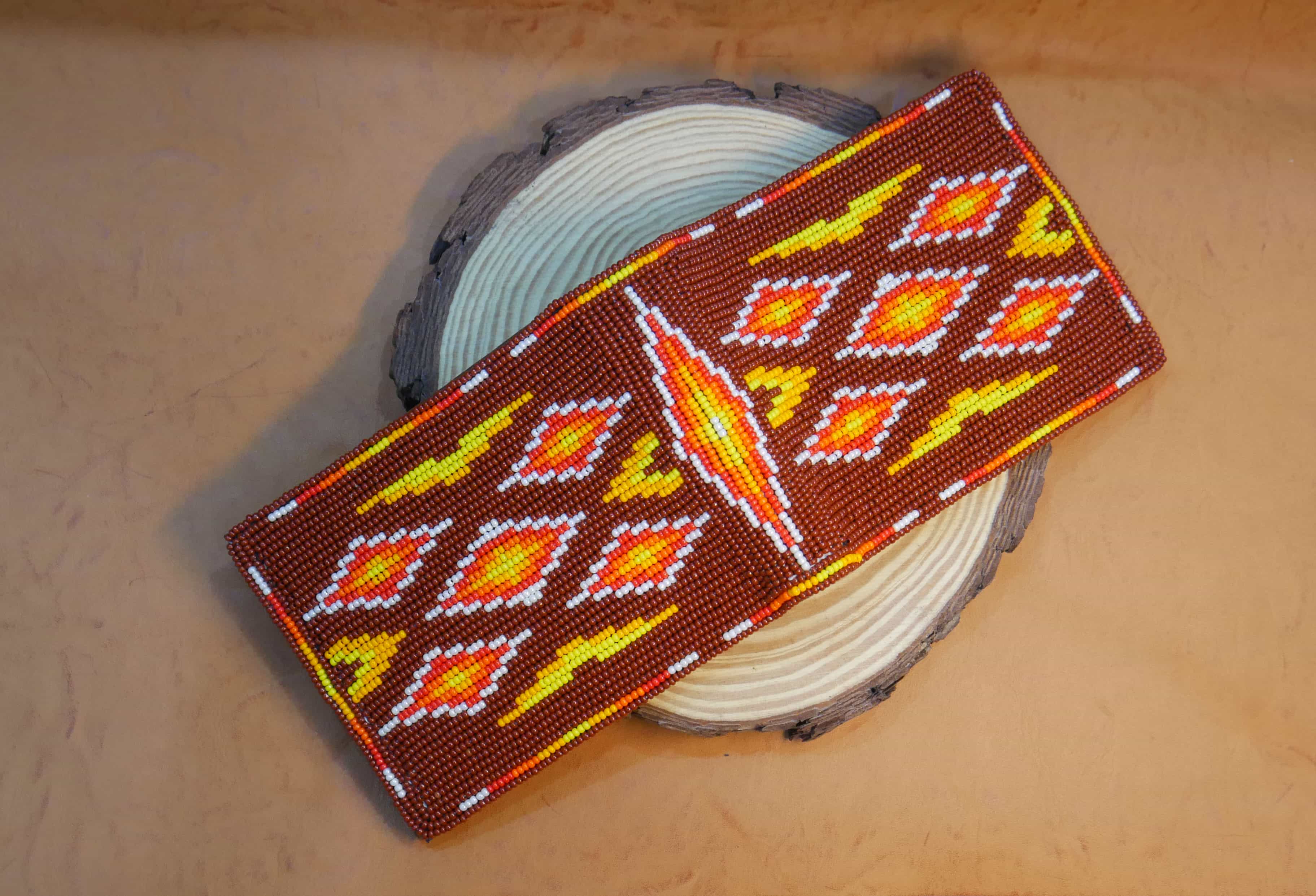 Handmade Native American Seed beads Beaded Genuine Leather Wallet (Brown )